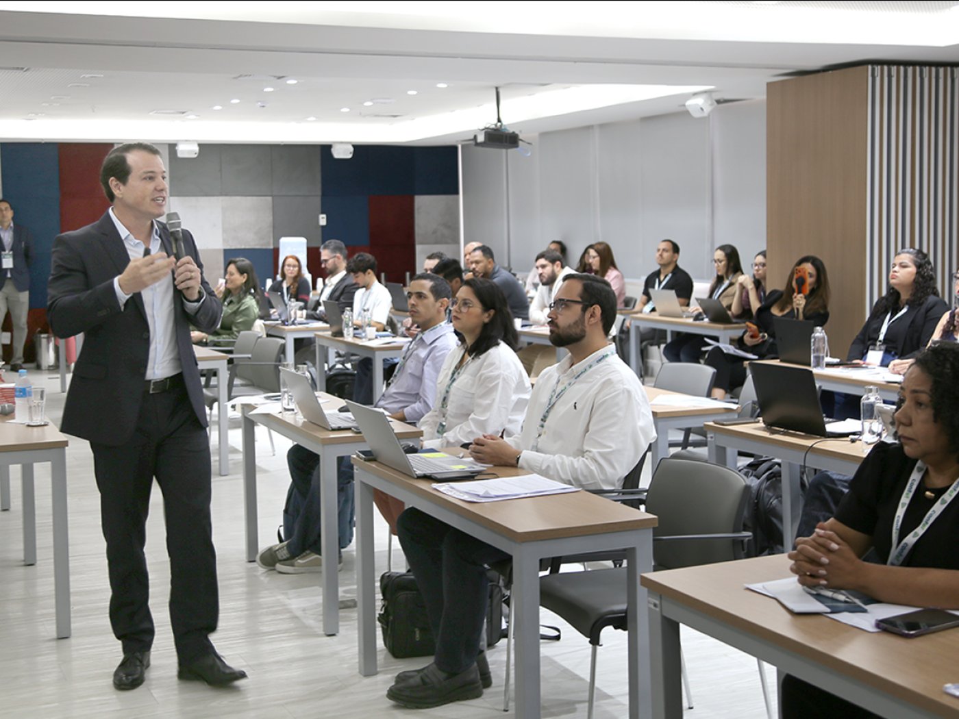 Encontro técnico reúne CREFs para aprimorar projetos do Fundo de Desenvolvimento